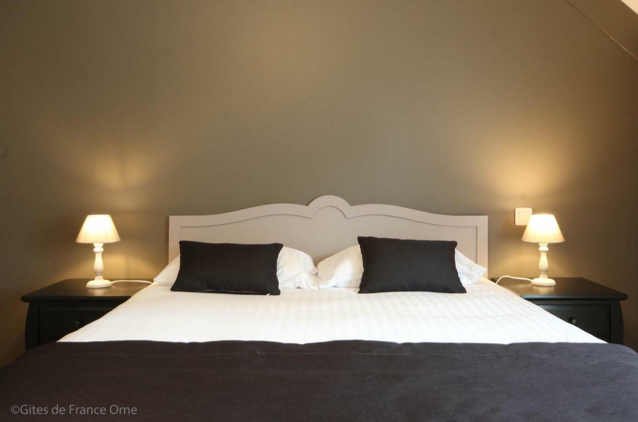 La Corbonniere Bed & Breakfast Geneslay Exterior photo